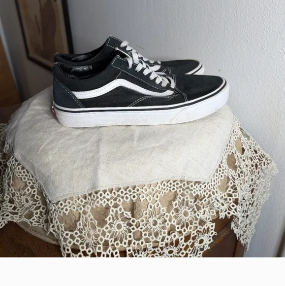 Vans Women's Black and White Sneakers Unisex - Picture 12 of 12